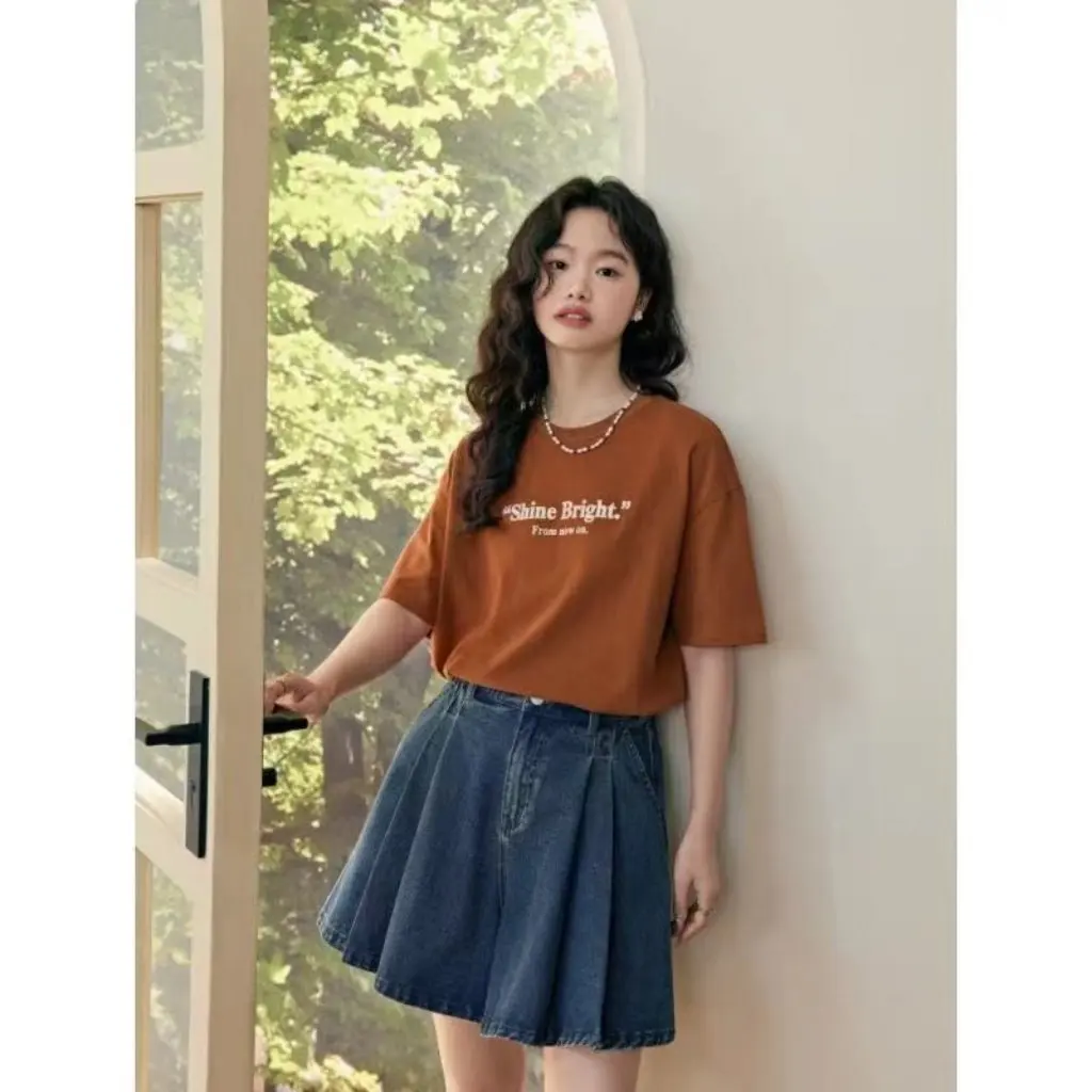 Retro High Waist Pleated Denim Culottes Wide Color Half-Length Spring Summer New Women's Blue Short Pants
Retro High Waist Pleated Denim Culottes Wide Color Half-Length Spring Summer New Women's Blue Short Pants
