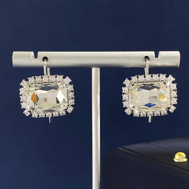 European and American fashion temperament exquisite rectangular large zircon earrings
European and American fashion temperament exquisite rectangular large zircon earrings