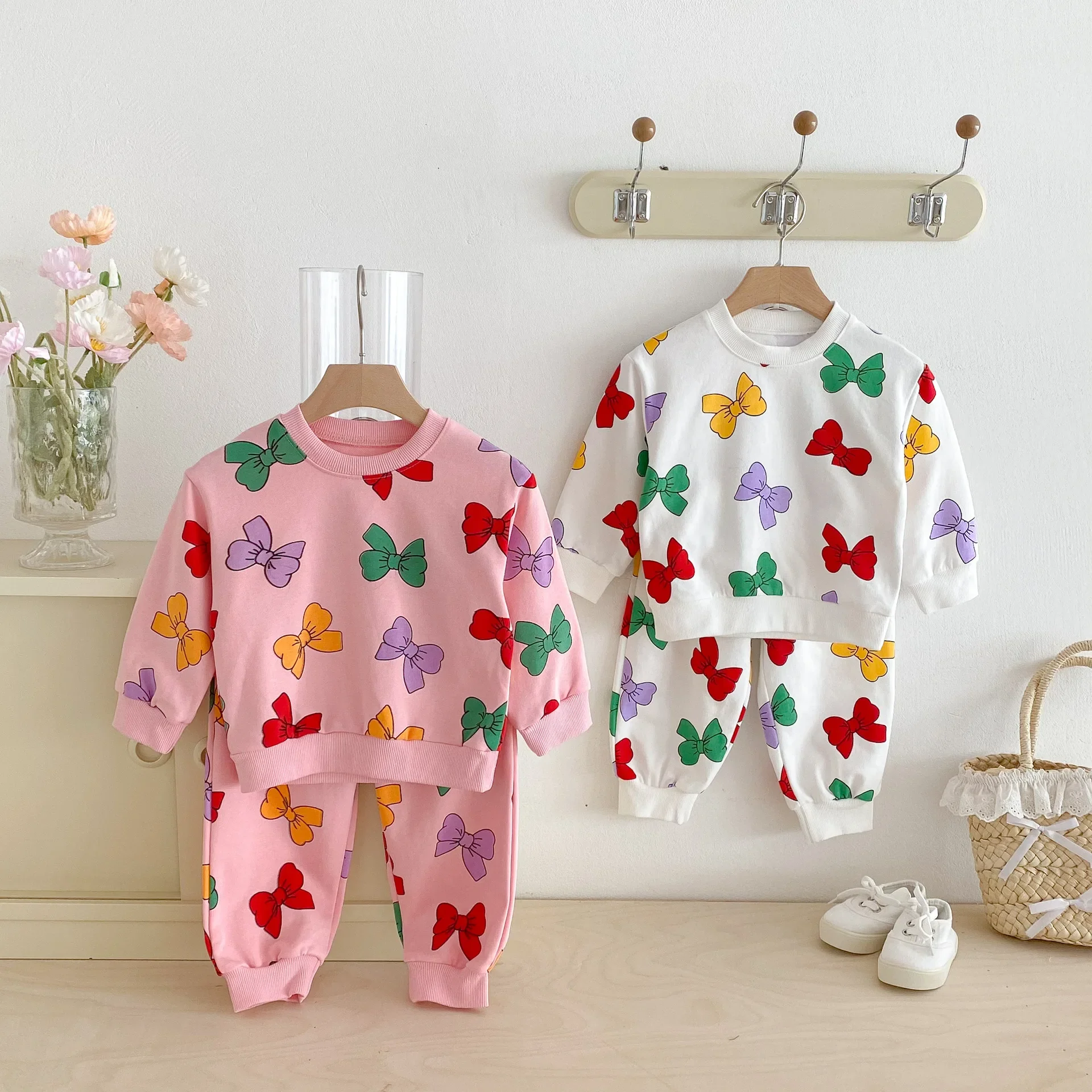 2025 Autumn New Korean Style Children Clothes Colorful Bow Printed Top & Pants High Cotton 2 Piece Set for 1-6Y Boys and Girls
2025 Autumn New Korean Style Children Clothes Colorful Bow Printed Top & Pants High Cotton 2 Piece Set for 1-6Y Boys and Girls