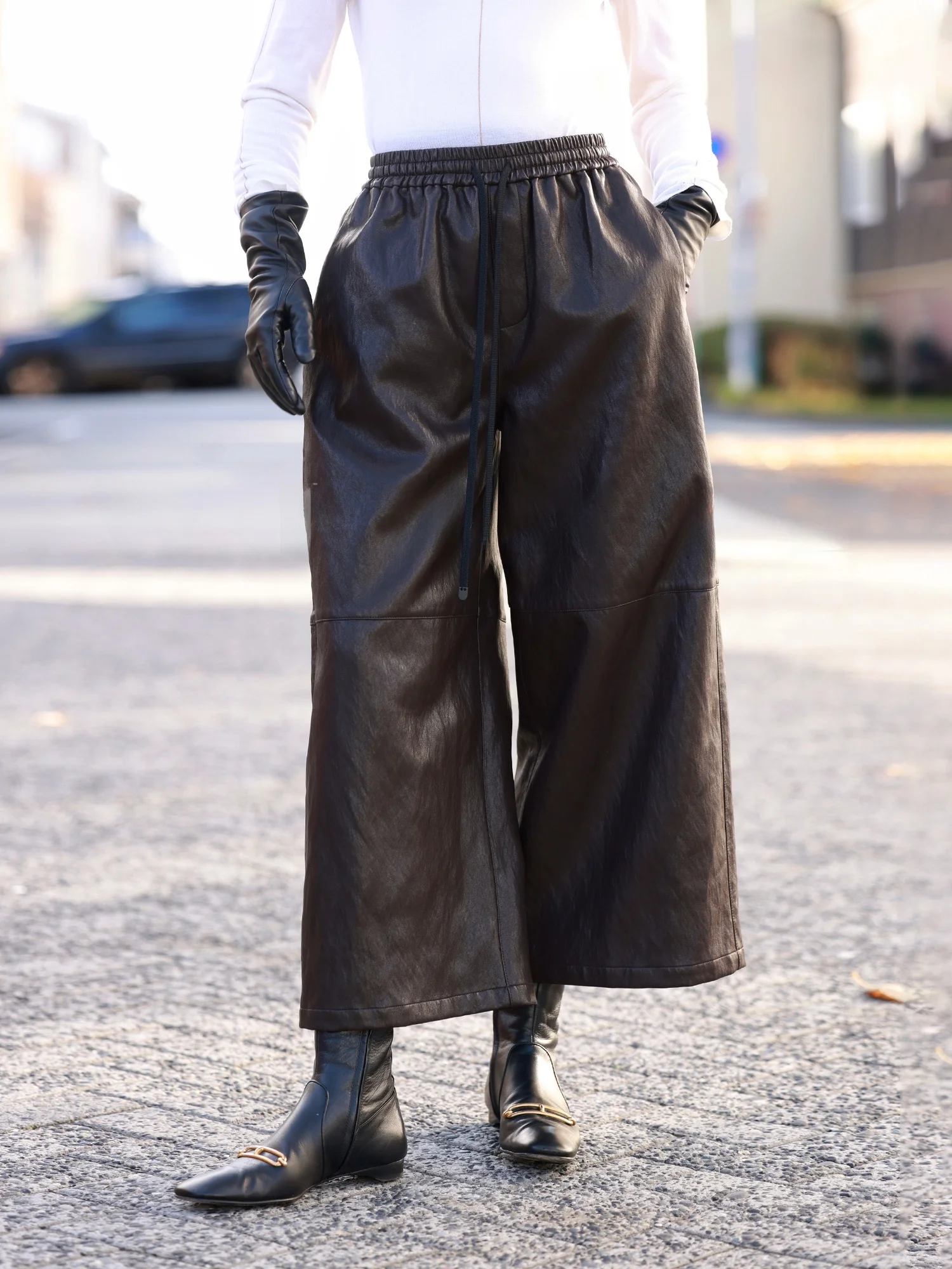 Eco-Friendly PU Leather Elastic Waist Wide Leg Pants Casual Loose Fit Trousers Versatile Casual Pants for Women
Eco-Friendly PU Leather Elastic Waist Wide Leg Pants Casual Loose Fit Trousers Versatile Casual Pants for Women