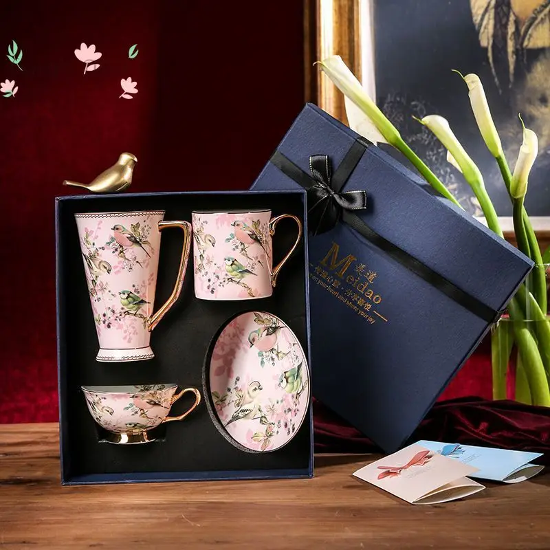 Meidao, pastoral European coffee cup set, large-capacity cup, bone china cup gift box.
Meidao, pastoral European coffee cup set, large-capacity cup, bone china cup gift box.