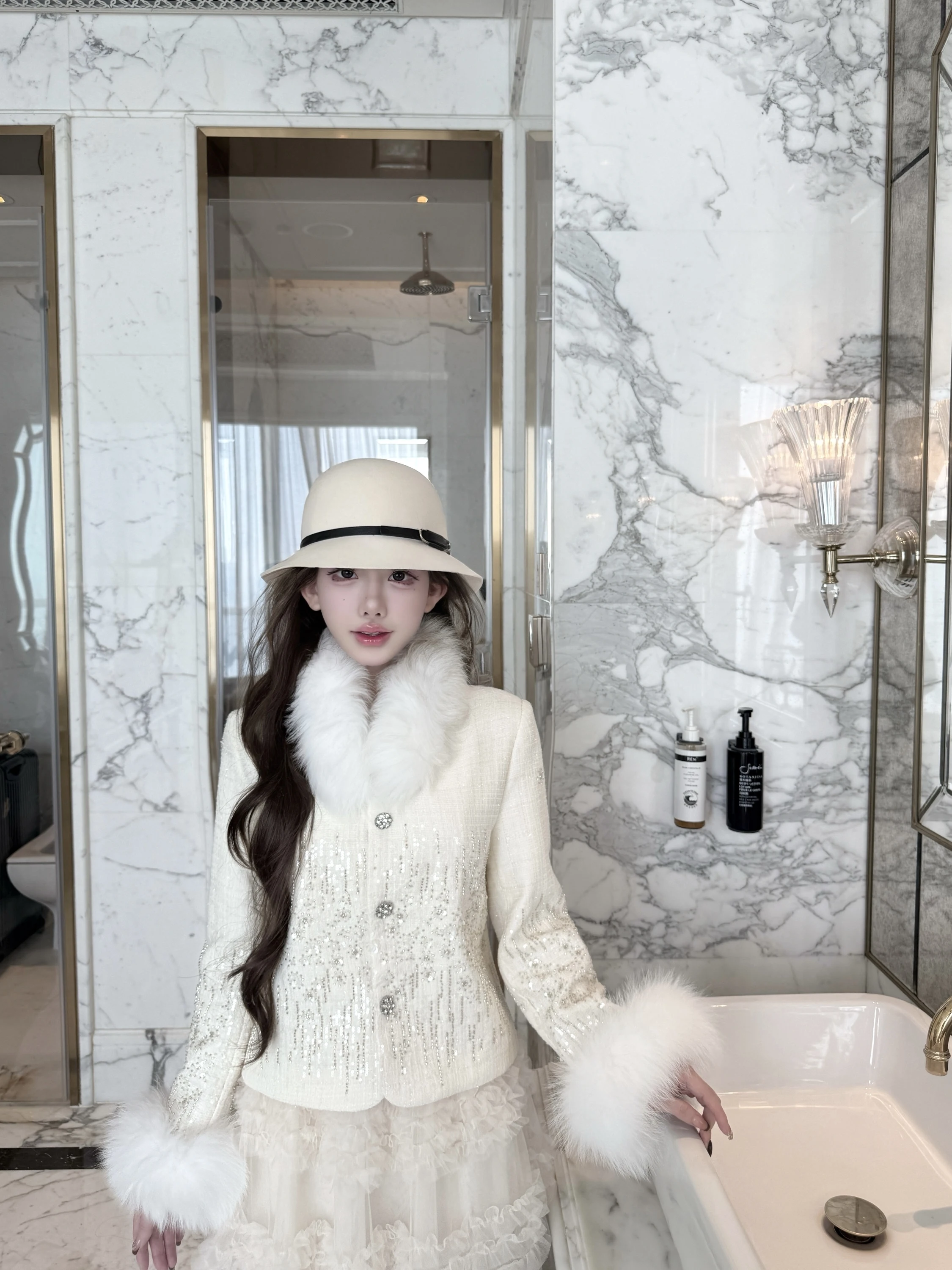 Женское шерстяное пальто с отделкой из меха Ele, съемная модная верхняя одежда, длинный све, прямой крой
Женское шерстяное пальто с отделкой из меха Ele, съемная модная верхняя одежда, длинный све, прямой крой