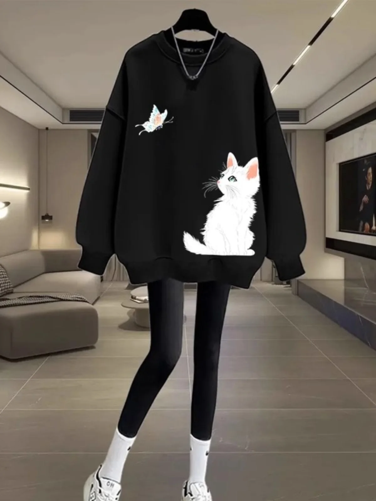 Women's round Neck Hoodless Sweatshirt Spring Autumn Black Fleece Lined Loose Versatile Top Coat Korean Style Long Sleeve
Women's round Neck Hoodless Sweatshirt Spring Autumn Black Fleece Lined Loose Versatile Top Coat Korean Style Long Sleeve
