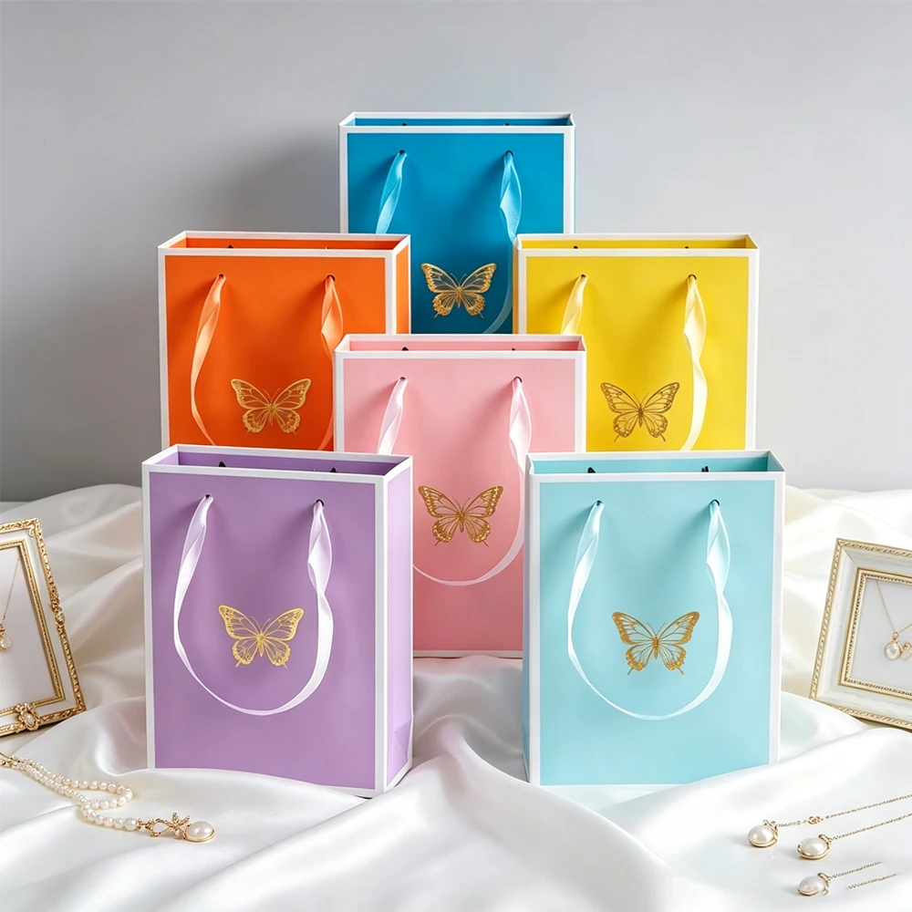 100pcs 20x10x28cm Custom Logo Shopping Wedding Party Gift Bag Paper Tote Bags Clothing Jewelry Watch Perfume Organizer Packaging
100pcs 20x10x28cm Custom Logo Shopping Wedding Party Gift Bag Paper Tote Bags Clothing Jewelry Watch Perfume Organizer Packaging