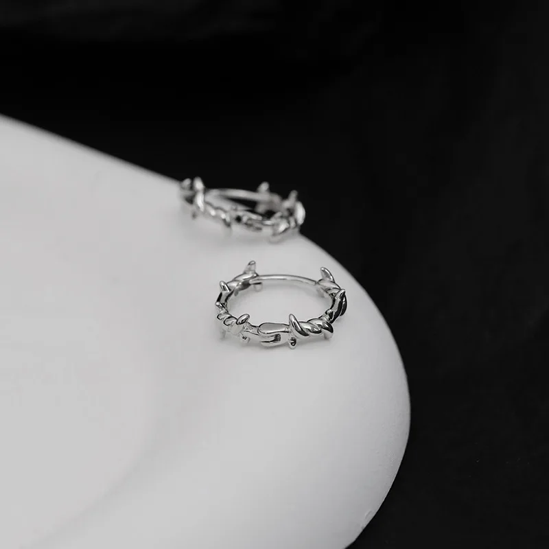 Single Thorn Earring for Men Vintage Retro Minimalist Punk Style Edgy Hypoallergenic Alloy Daily Wear
Single Thorn Earring for Men Vintage Retro Minimalist Punk Style Edgy Hypoallergenic Alloy Daily Wear