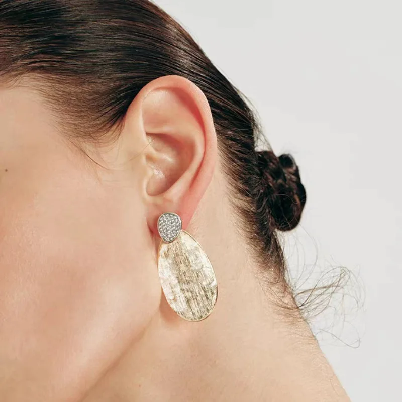 French Gradual Change Oval Hand Brushed Earrings Light Luxury High Sense Zircon Stud Earrings Women's Fashion Wear More Earrings
French Gradual Change Oval Hand Brushed Earrings Light Luxury High Sense Zircon Stud Earrings Women's Fashion Wear More Earrings