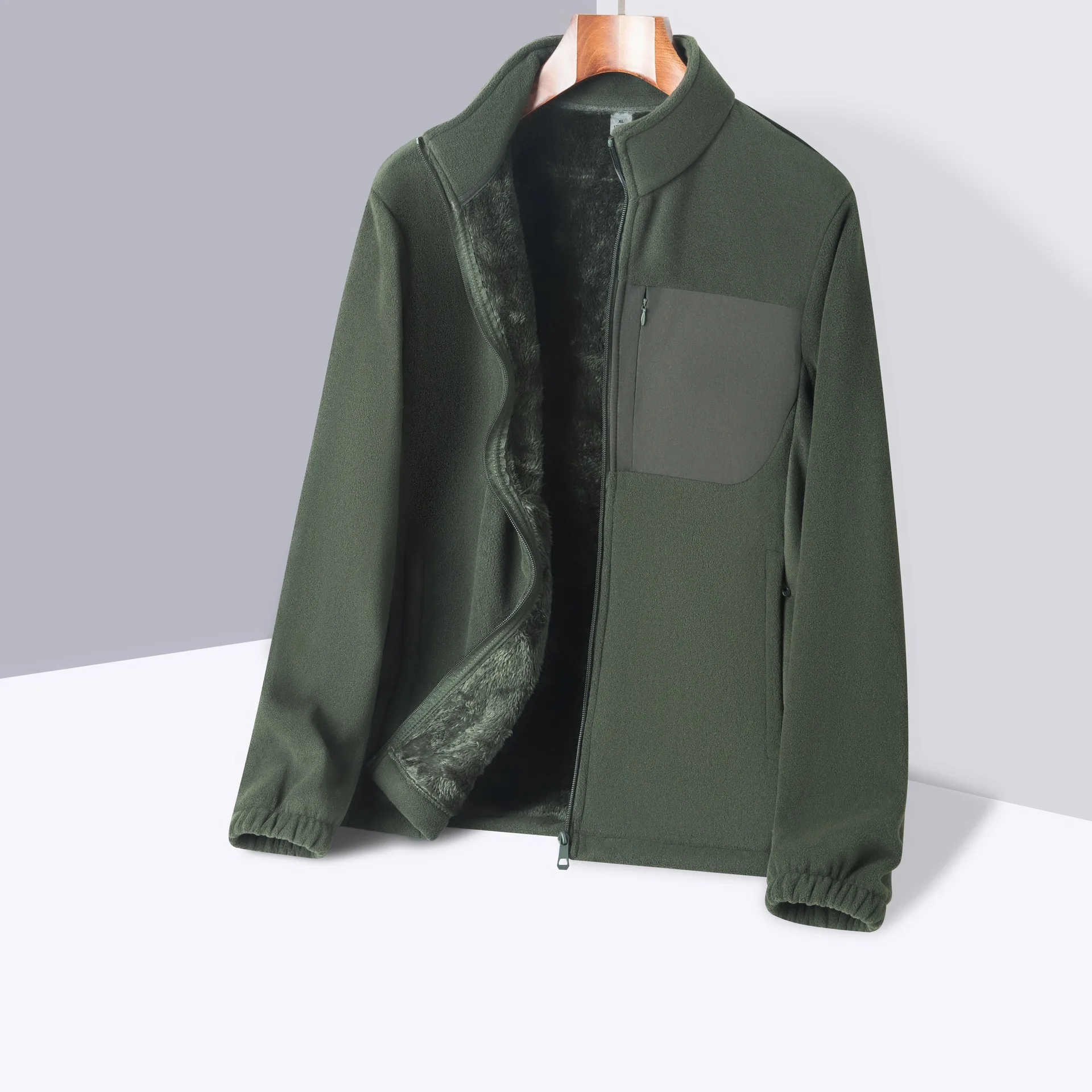 Осенне-зимняя мужская куртка, новая утолщенная теплая однотонная мужская плюшевая верхняя одежда с воротником-стойкой, свободное удобное мужское пальто с длинным рукавом
Осенне-зимняя мужская куртка, новая утолщенная теплая однотонная мужская плюшевая верхняя одежда с воротником-стойкой, свободное удобное мужское пальто с длинным рукавом