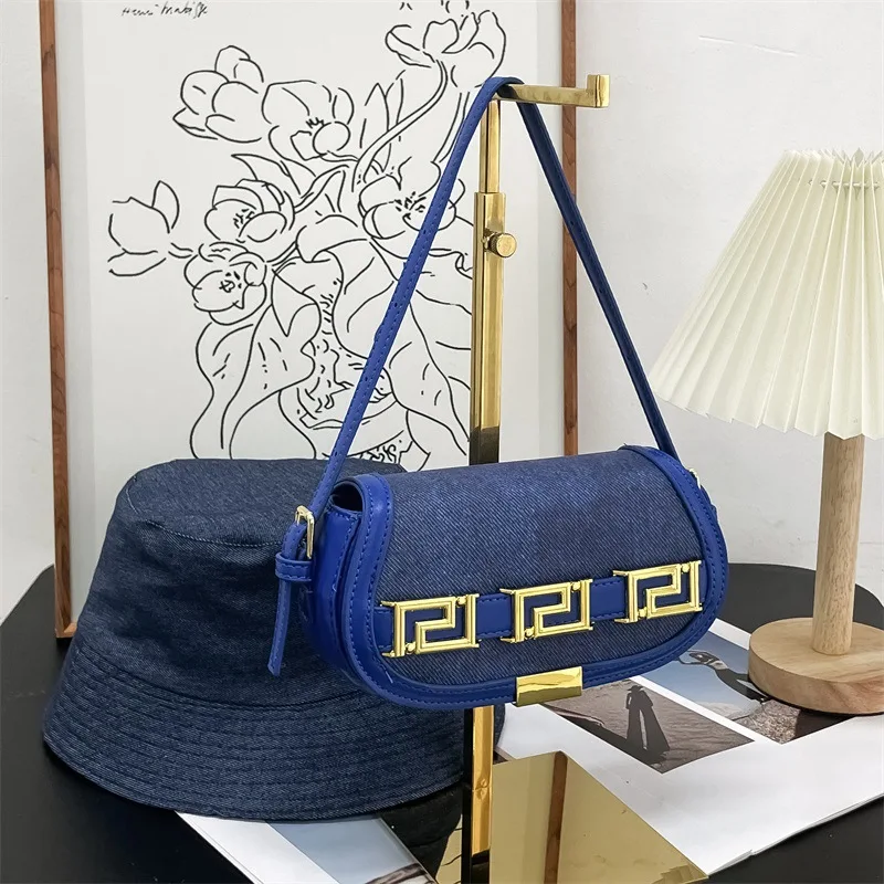 Stylish Women's Crossbody Bag Luxury Leather Handbag Shoulder Purse Designer Brand for Casual Outing
Stylish Women's Crossbody Bag Luxury Leather Handbag Shoulder Purse Designer Brand for Casual Outing