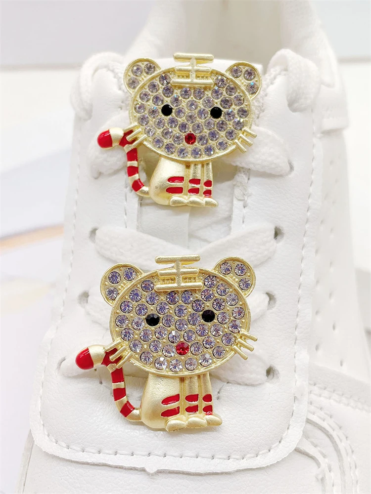 1PC Luxury Rhinestone Tiger Shoelaces Charms Alloy Buckle Decorations Shoe Lace Clips Diy Laces Accessories For Women Sneakers
1PC Luxury Rhinestone Tiger Shoelaces Charms Alloy Buckle Decorations Shoe Lace Clips Diy Laces Accessories For Women Sneakers