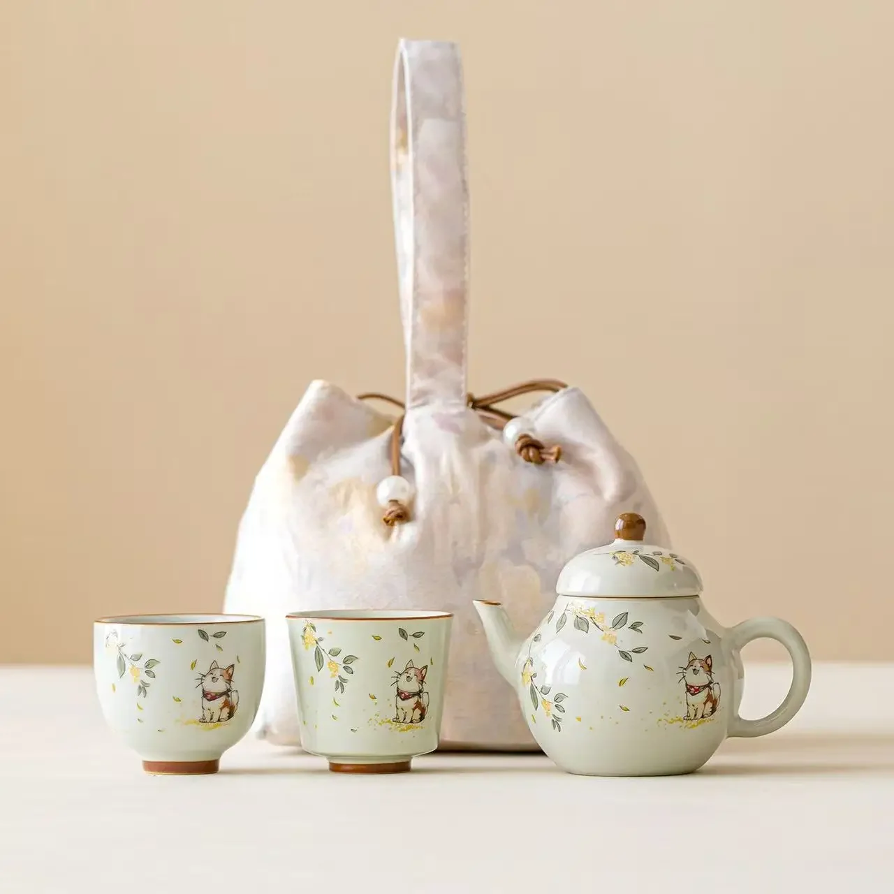 Osmanthus Kitten Ceramic Portable Travel TeaSet Go Out To Carry Bags Plant Ash Express Guest Cup Outdoor Tea 1 Pot 2 Cups Set
Osmanthus Kitten Ceramic Portable Travel TeaSet Go Out To Carry Bags Plant Ash Express Guest Cup Outdoor Tea 1 Pot 2 Cups Set
