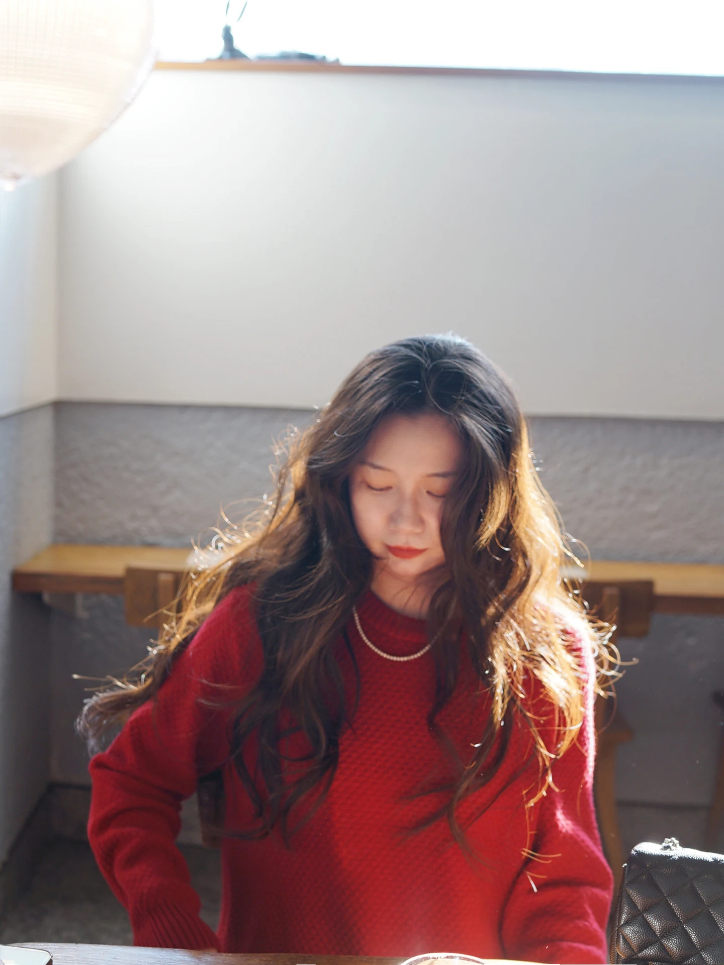 Красный свободный вязаный свитер с длинными рукавами и круглым вырезом для женщин, удобный, в стиле lazy style, фактурный трикотаж, ретро, мода Гонконга
Красный свободный вязаный свитер с длинными рукавами и круглым вырезом для женщин, удобный, в стиле lazy style, фактурный трикотаж, ретро, мода Гонконга