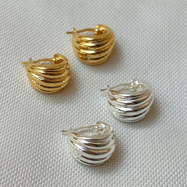 Real 925 Sterling Silver Round Huggies Earrings for Women Minimalist Classic Fine Jewelry Geometric Accessories
Real 925 Sterling Silver Round Huggies Earrings for Women Minimalist Classic Fine Jewelry Geometric Accessories