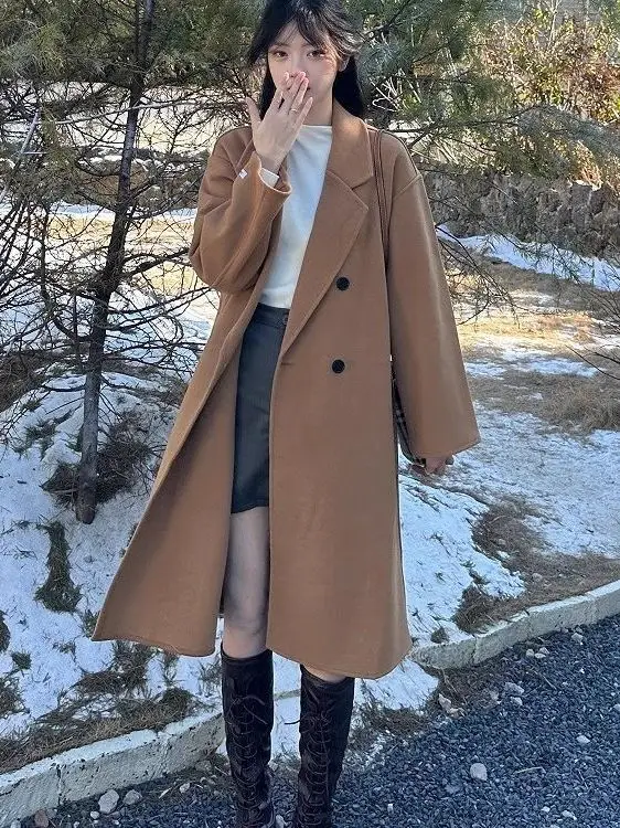 Осенне-зимнее шерстяное пальто Oaeal с отложным воротником, свободного кроя, больших размеров, средней длины, женская верхняя одежда из полиэфирного волокна
Осенне-зимнее шерстяное пальто Oaeal с отложным воротником, свободного кроя, больших размеров, средней длины, женская верхняя одежда из полиэфирного волокна