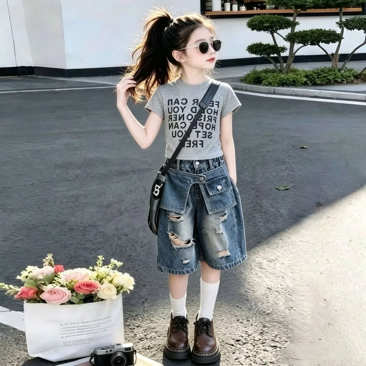 Girls Summer 2026 New Outfit Large Children's Short Sleeve T-shirt And Pierced Deinm Midpants Two-Piece Set 4 6 8 10 12 15Y
Girls Summer 2026 New Outfit Large Children's Short Sleeve T-shirt And Pierced Deinm Midpants Two-Piece Set 4 6 8 10 12 15Y