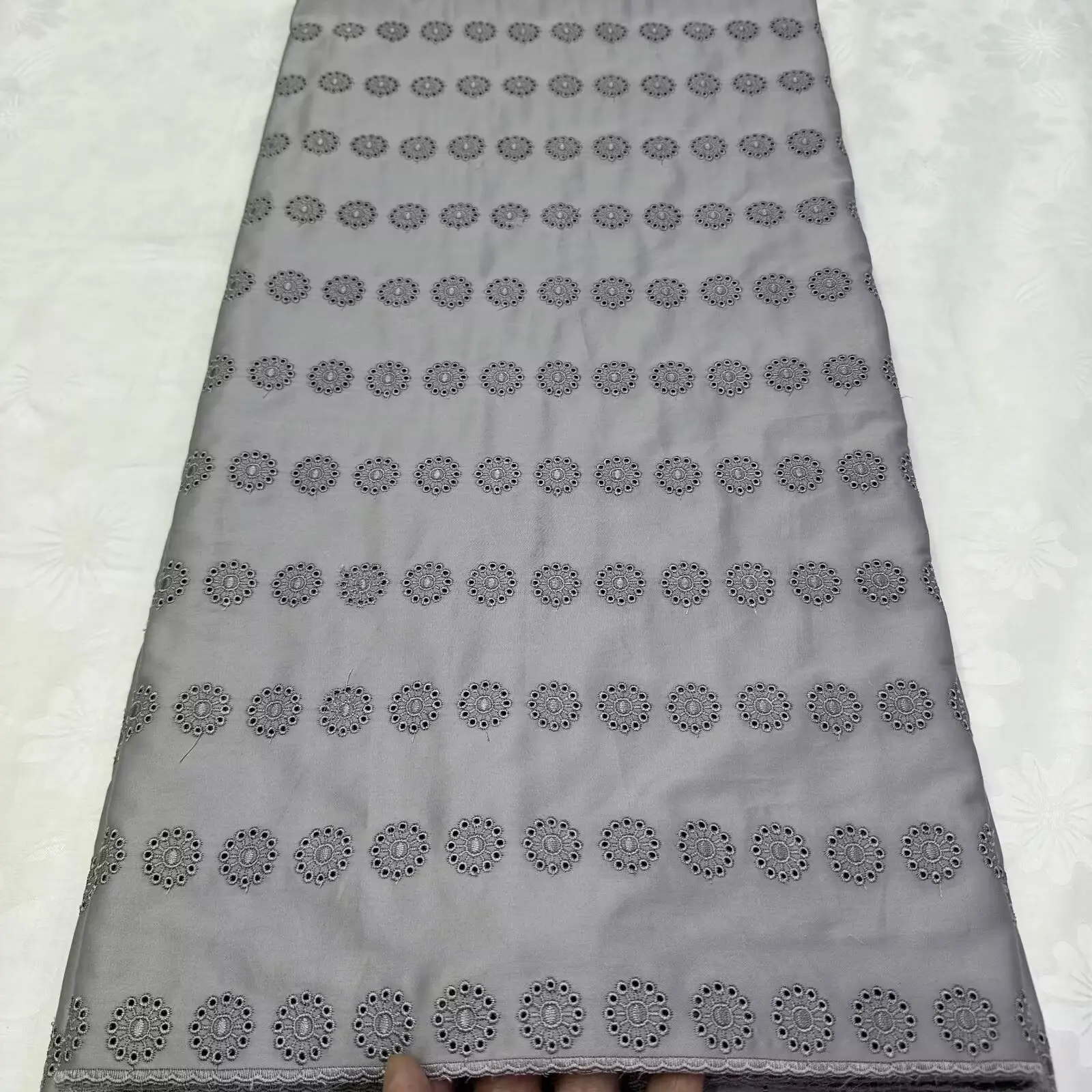 5 Yards Nigerian 100% Cotton Polish Satin Embroidery Fabric High Quality Swiss Voile Lace Material For Men Dubai Style 16A89
5 Yards Nigerian 100% Cotton Polish Satin Embroidery Fabric High Quality Swiss Voile Lace Material For Men Dubai Style 16A89