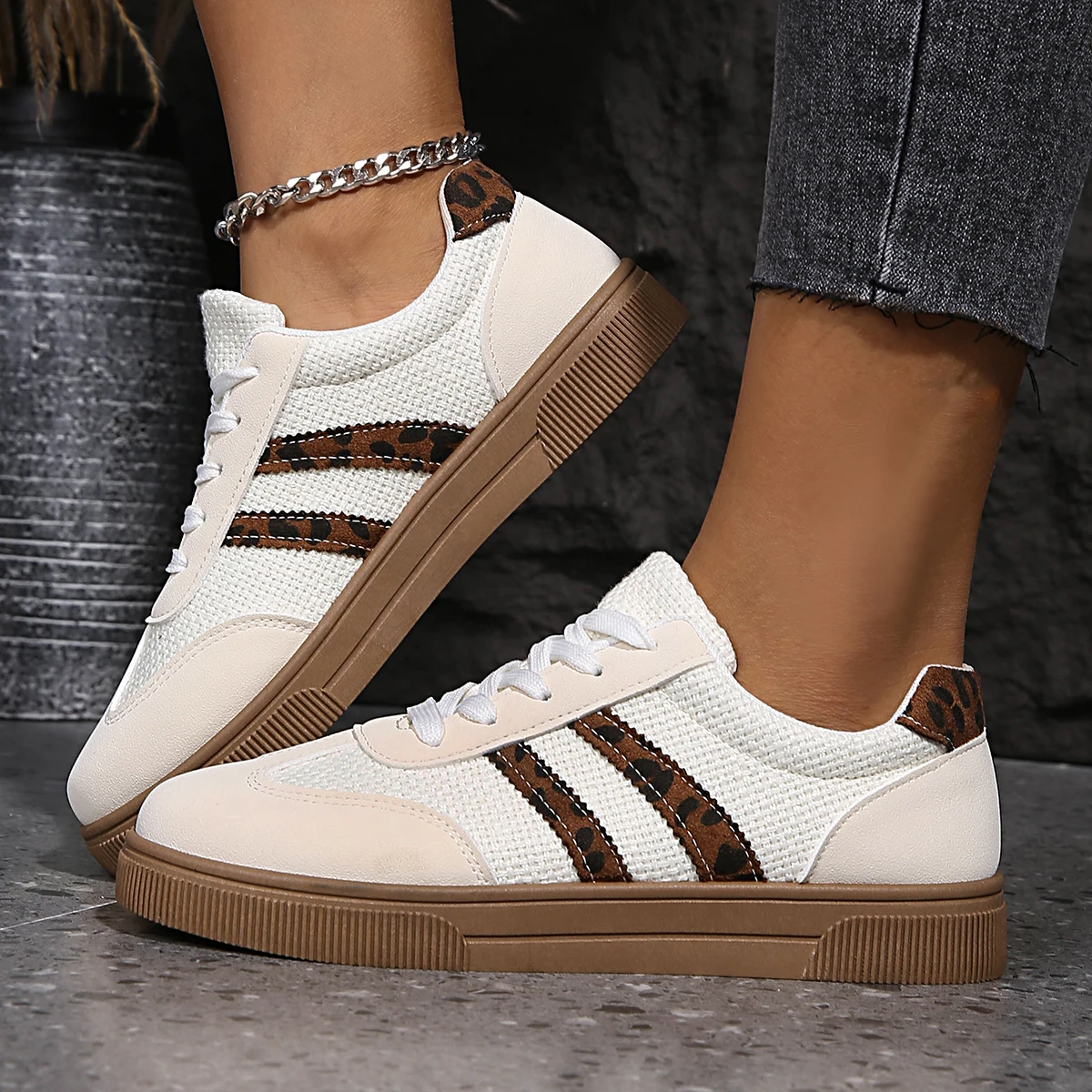 Shoes Woman Trend Casual Sneakers Comfortable Lace Up Flats Tennis Shoe Breathable Walking Jogging Shoe Zapatillas De Mujer
Shoes Woman Trend Casual Sneakers Comfortable Lace Up Flats Tennis Shoe Breathable Walking Jogging Shoe Zapatillas De Mujer