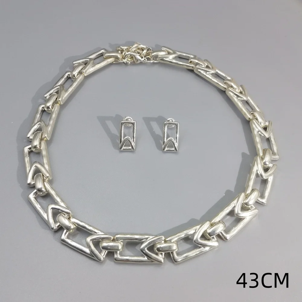 2026 Spain hot selling Instagram style gold silver rectangular chain earrings necklace jewelry two-piece set holiday gift
2026 Spain hot selling Instagram style gold silver rectangular chain earrings necklace jewelry two-piece set holiday gift