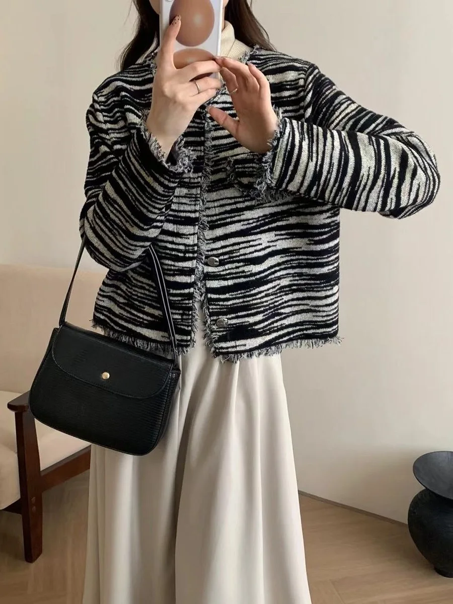 Korea Style Small Fragrant Style Striped Sweater Jacket Women Autumn Winter New Loose Lazy Style Knitted Cardigan
Korea Style Small Fragrant Style Striped Sweater Jacket Women Autumn Winter New Loose Lazy Style Knitted Cardigan