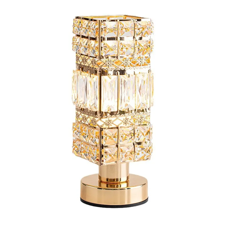 Европейская легкая роскошная хрустальная настольная лампа, современное простое украшение для дома, гостиная, прикроватная тумбочка для спальни
Европейская легкая роскошная хрустальная настольная лампа, современное простое украшение для дома, гостиная, прикроватная тумбочка для спальни