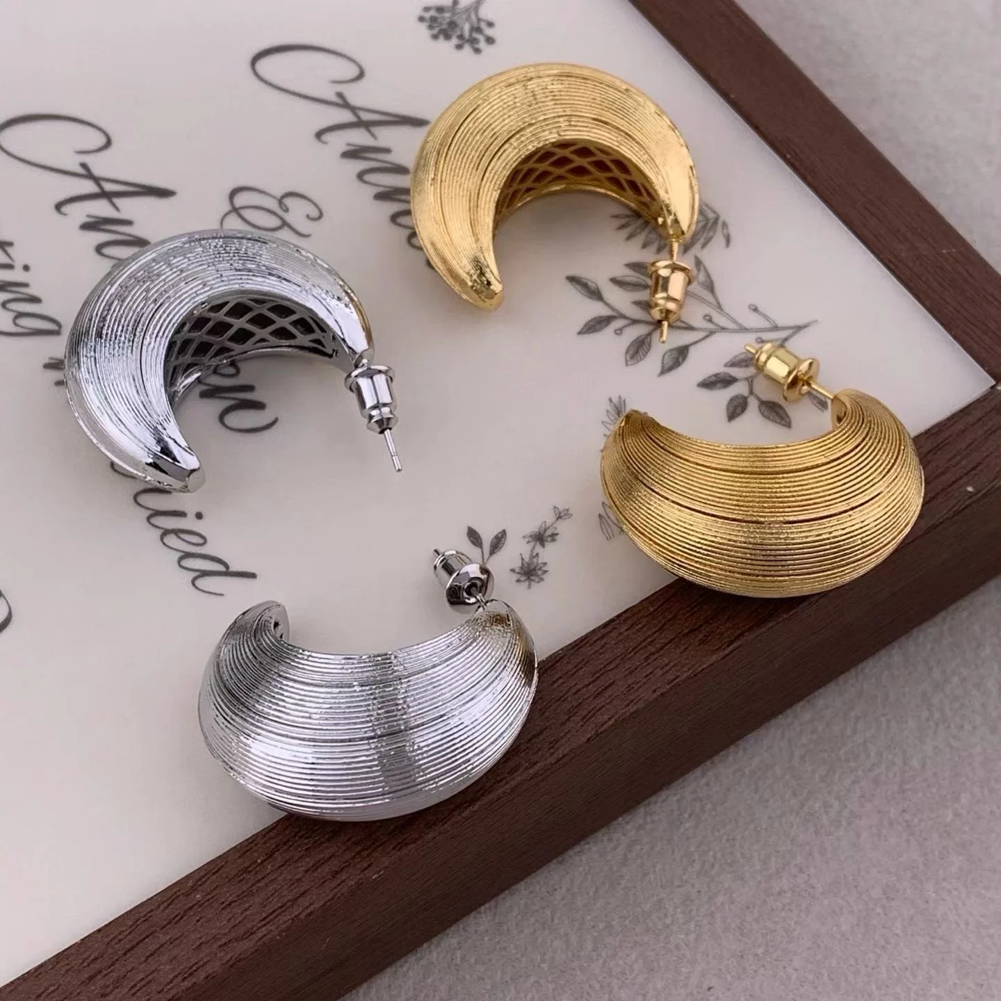 Trendy Vintage copper gold platings earrings for women's girl gift Party Jewelry accessory
Trendy Vintage copper gold platings earrings for women's girl gift Party Jewelry accessory