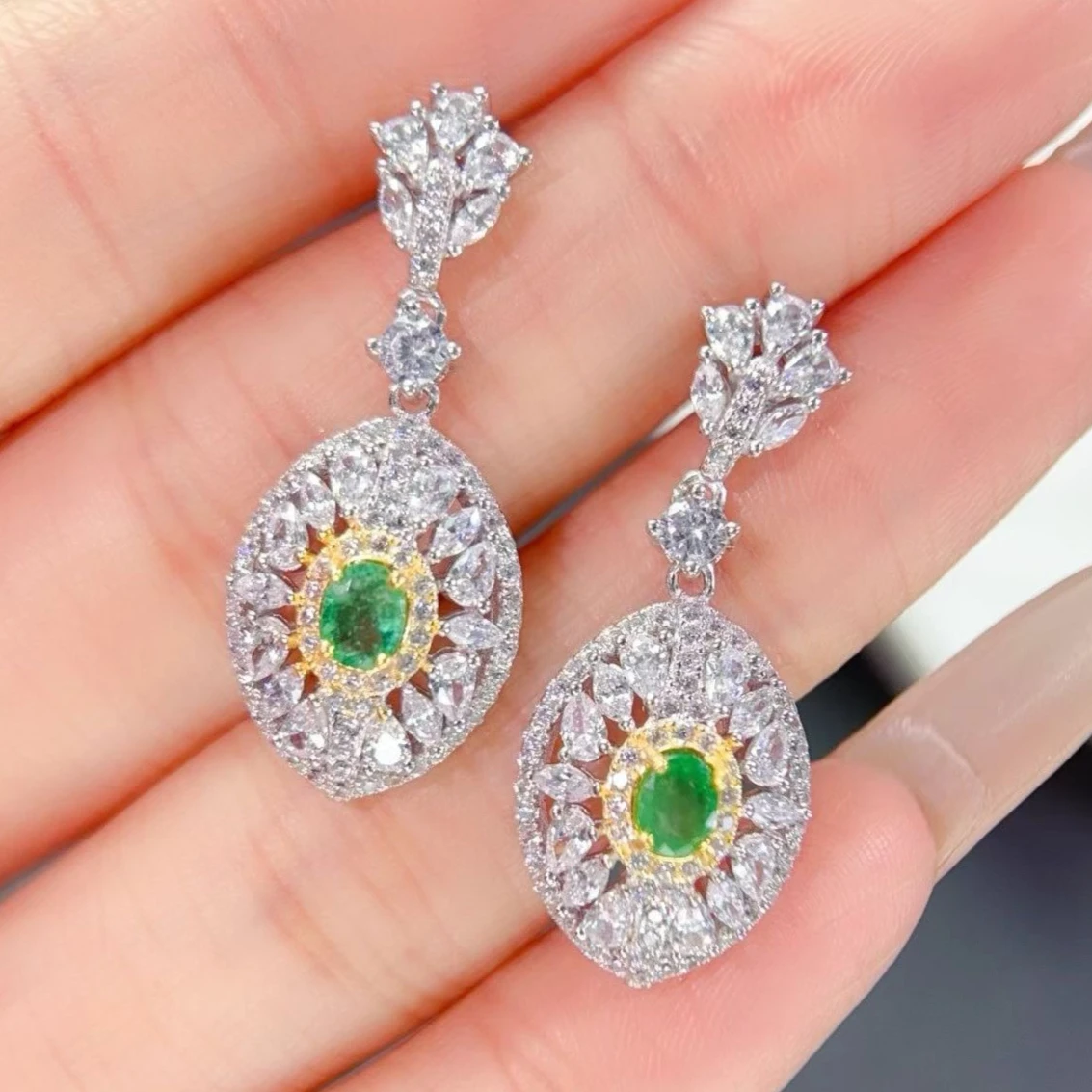 Роскошные серьги из серебра 925 пробы с изумрудами для свадьбы, 4*5 мм, натуральные изумрудные серьги с сертификатом, позолоченное серебряное свадебное украшение
Роскошные серьги из серебра 925 пробы с изумрудами для свадьбы, 4*5 мм, натуральные изумрудные серьги с сертификатом, позолоченное серебряное свадебное украшение