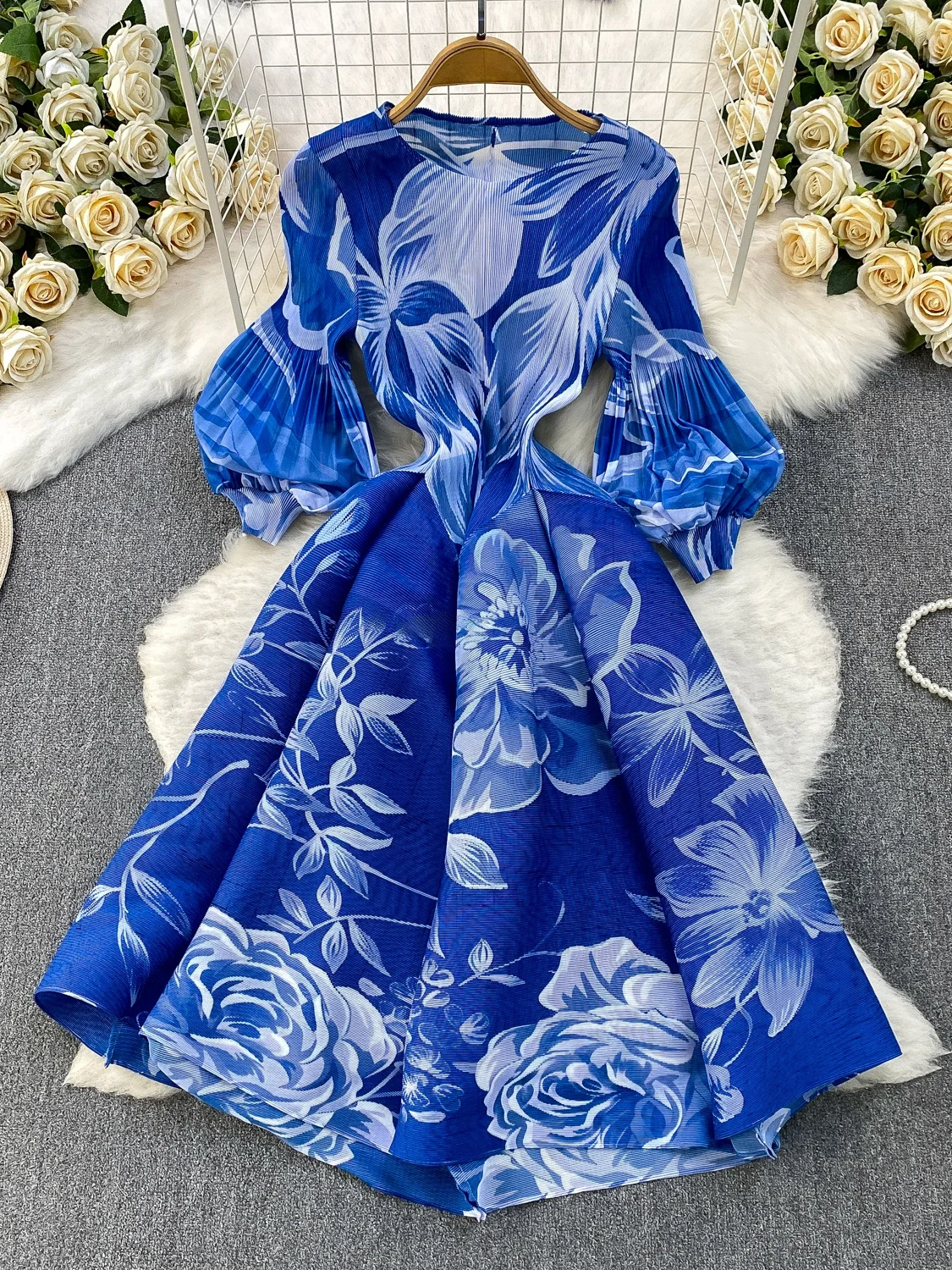 Retro Court Style Elastic Pleated Print Lantern Sleeve Dress Women Slimming High-End Feeling Puffy Gown Dress Commute Style
Retro Court Style Elastic Pleated Print Lantern Sleeve Dress Women Slimming High-End Feeling Puffy Gown Dress Commute Style
