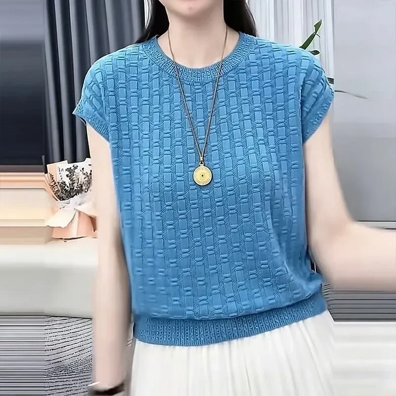 White Textured Knit Sleeveless T-Shirt for Women O Neck Regular Fit Casual Summer Top Comfortable Lightweight Daily Wear
White Textured Knit Sleeveless T-Shirt for Women O Neck Regular Fit Casual Summer Top Comfortable Lightweight Daily Wear