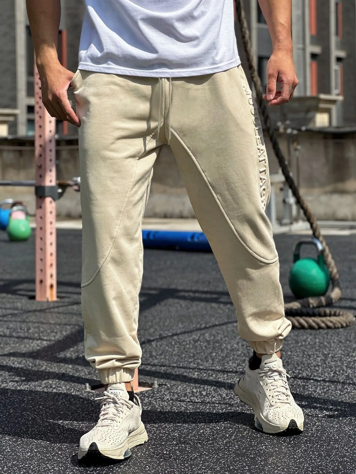Fitness American-style Tight-fitting Pants For Men Loose Drawstring Basketball Running Training Loose Sports Long Pants Casual
Fitness American-style Tight-fitting Pants For Men Loose Drawstring Basketball Running Training Loose Sports Long Pants Casual