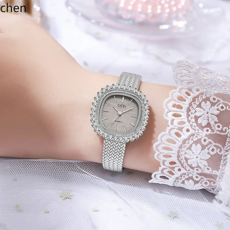 ii9 small gold watch diamond-set vintage women's niche high-end quartz watch
ii9 small gold watch diamond-set vintage women's niche high-end quartz watch