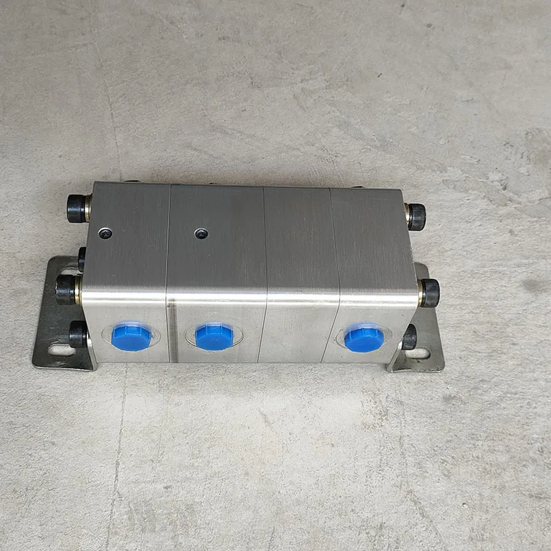 Hydraulic synchronous motor one drag two drag four high precision diverter size flow FMA-2R- 2.1/4 2/8.8
Hydraulic synchronous motor one drag two drag four high precision diverter size flow FMA-2R- 2.1/4 2/8.8