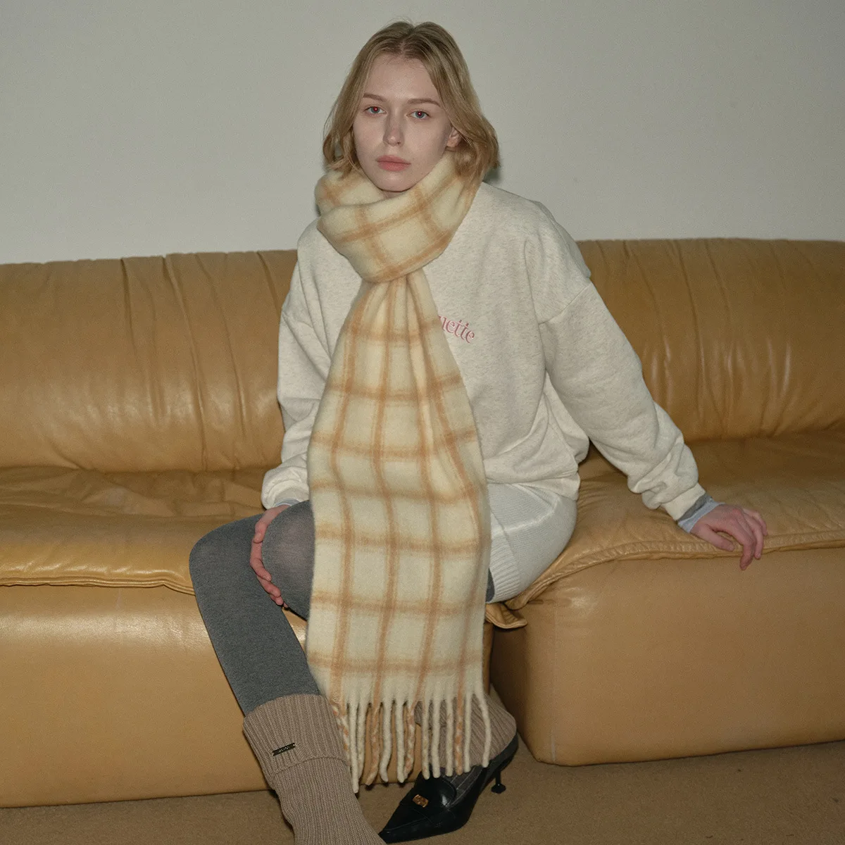 Кремовый клетчатый шарф из смеси шерсти, теплая зимняя накидка большого размера для женщин, мягкая теплая шея в клетку
Кремовый клетчатый шарф из смеси шерсти, теплая зимняя накидка большого размера для женщин, мягкая теплая шея в клетку