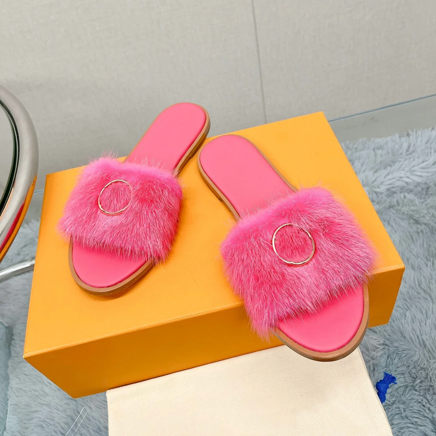 Shoes For Woman Summer Fur Slippers Genuine Leather Slides Designer Fur Flat Slippers Wool Fashion Casual Shoes Sandalias Mujer
Shoes For Woman Summer Fur Slippers Genuine Leather Slides Designer Fur Flat Slippers Wool Fashion Casual Shoes Sandalias Mujer