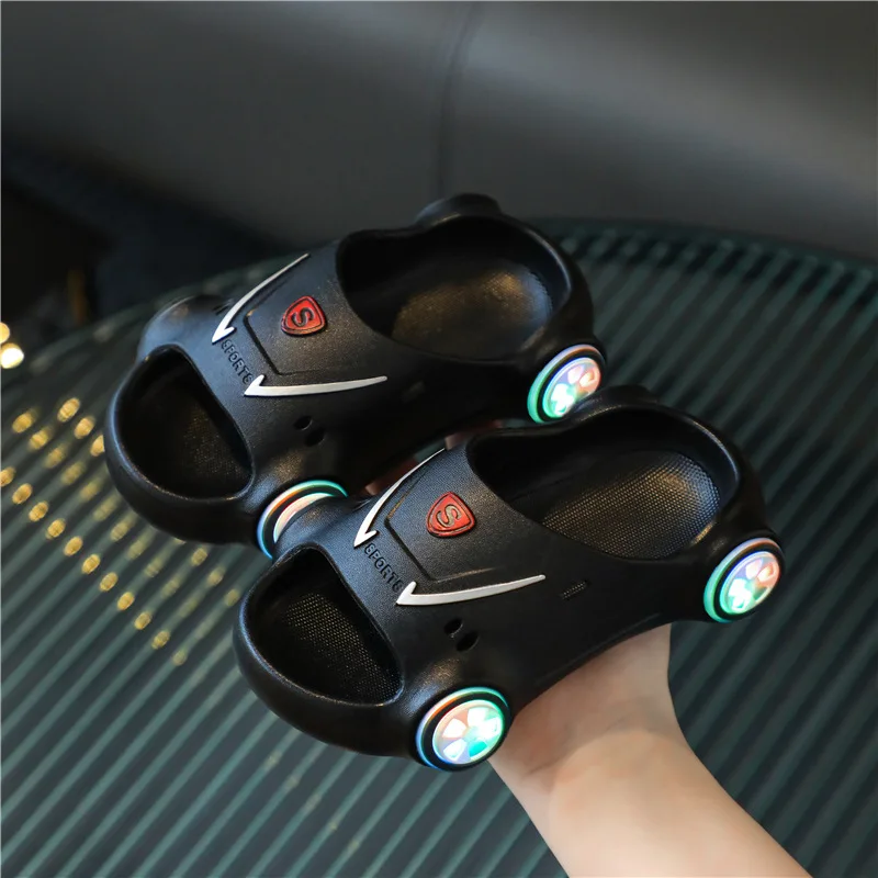 Shiny children's anti-skid slippers with lights that light up with just one step Baby's shiny slippers
Shiny children's anti-skid slippers with lights that light up with just one step Baby's shiny slippers
