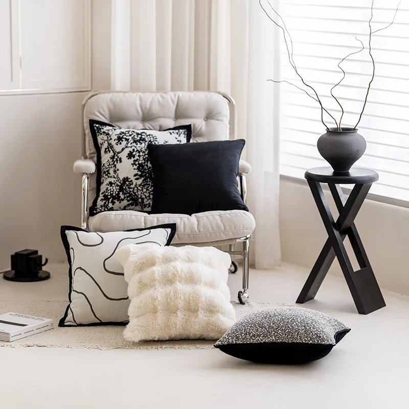 Modern Minimalist Soft Waist Cushion, Black and White Sofa Pillow, French Light, Luxury Home Decoration Accessories, Bedroom
Modern Minimalist Soft Waist Cushion, Black and White Sofa Pillow, French Light, Luxury Home Decoration Accessories, Bedroom