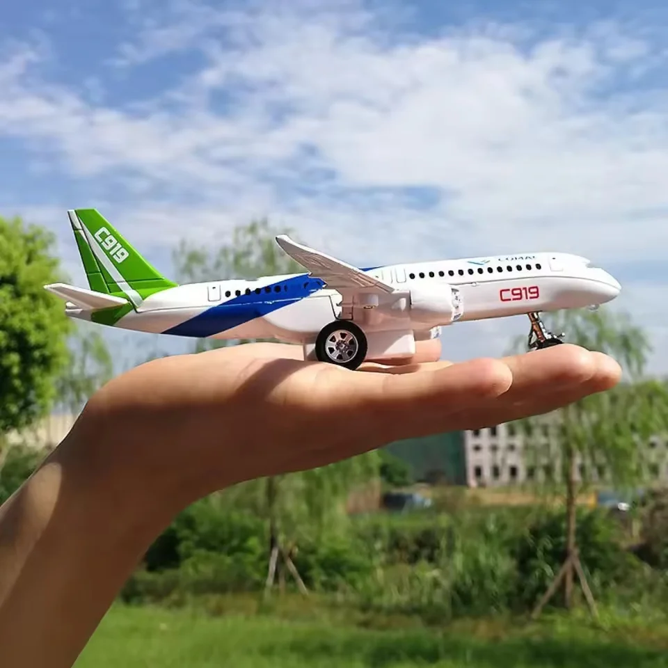 Airplane Model C919 Large Aircraft Diecast Alloy Air China Airways Transport Pull Back Sound Light Airliner Collections
Airplane Model C919 Large Aircraft Diecast Alloy Air China Airways Transport Pull Back Sound Light Airliner Collections