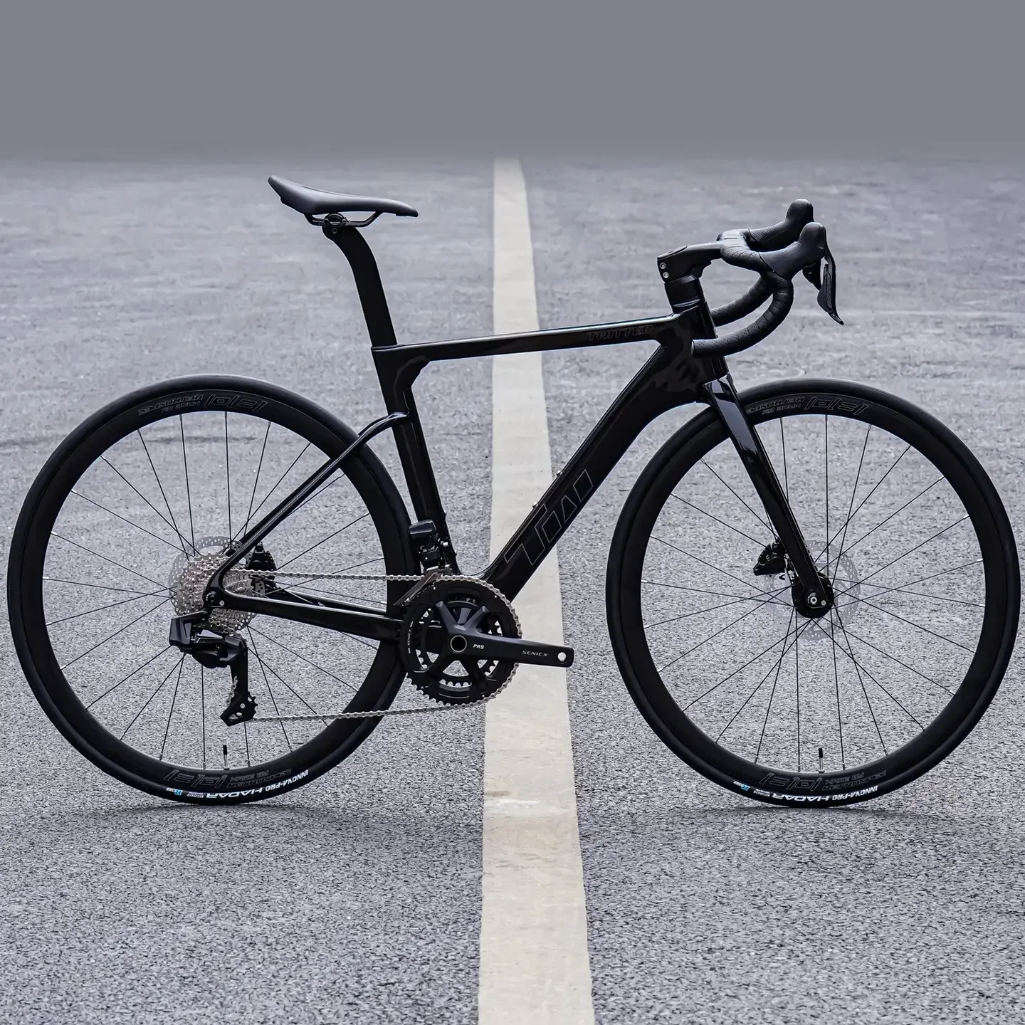 Электронный переключатель передач T800 Карбоновый шоссейный велосипед, колесная верхняя часть 2*12S Гидравлические дисковые тормоза, рама высокого модуля, карбоновые колеса, 700C
Электронный переключатель передач T800 Карбоновый шоссейный велосипед, колесная верхняя часть 2*12S Гидравлические дисковые тормоза, рама высокого модуля, карбоновые колеса, 700C