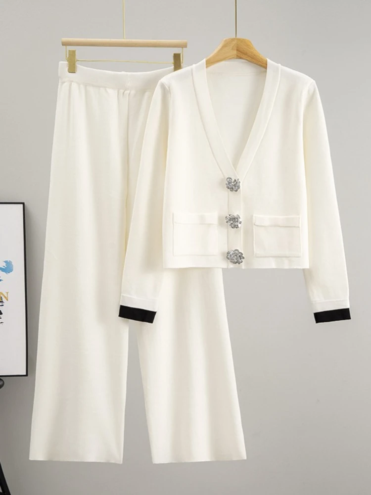 Diamond Studded Button V-neck Cardigan Short Coat High Waist Wide Leg Long Pants 2025 New Fashion High-end Two Pieces Set
Diamond Studded Button V-neck Cardigan Short Coat High Waist Wide Leg Long Pants 2025 New Fashion High-end Two Pieces Set