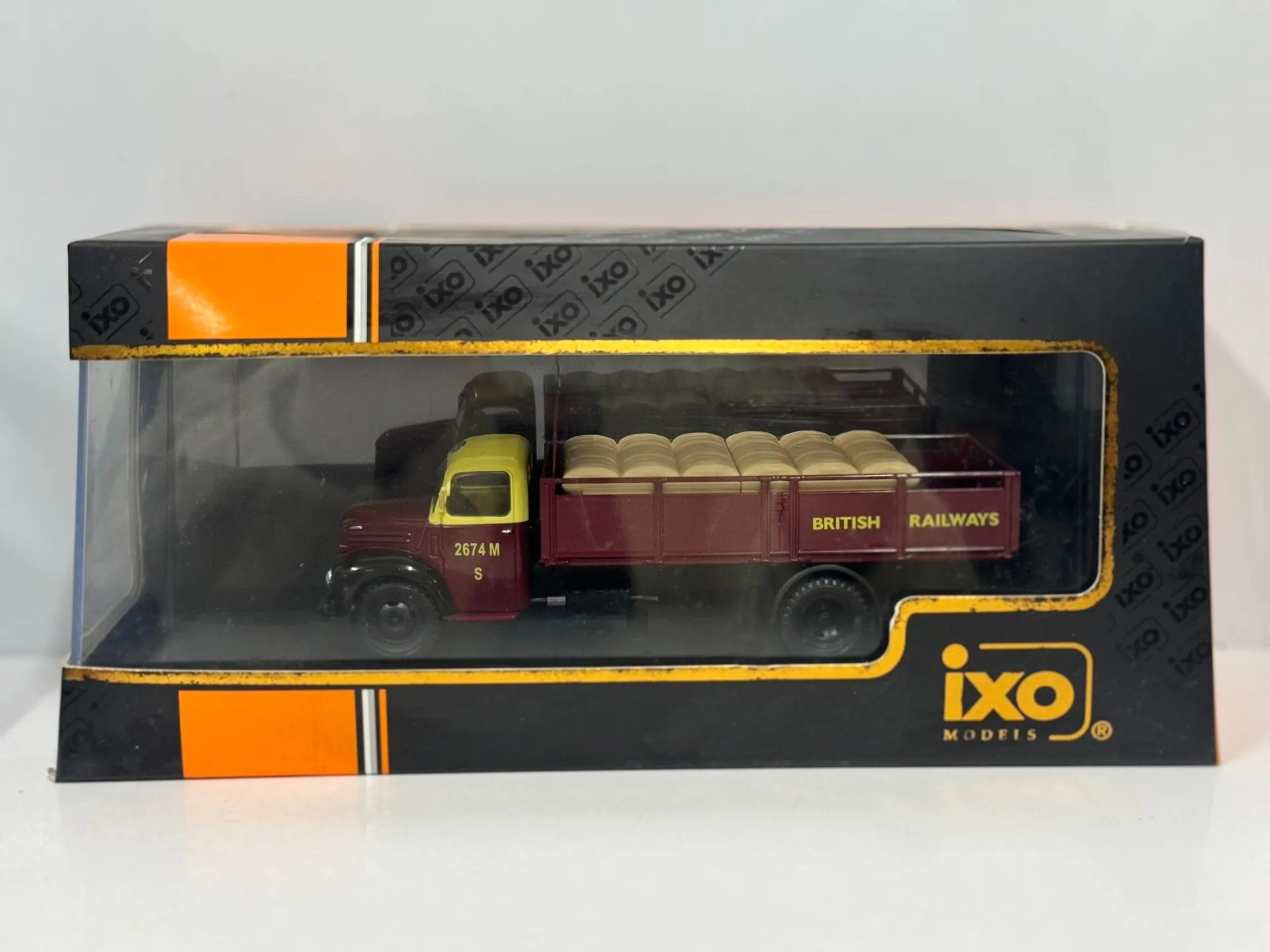 The Wiper Has Fallen Off Diecast IXO 1/43 Scale FORD THAMES ET6 1953 Ford Alloy Car Model Collectible Toy Gift Souvenir Display
The Wiper Has Fallen Off Diecast IXO 1/43 Scale FORD THAMES ET6 1953 Ford Alloy Car Model Collectible Toy Gift Souvenir Display