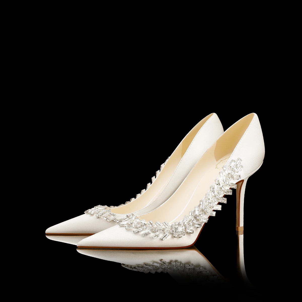 Spring and Autumn New Women's High Heels Pointy Fine Heels with Bridal Wedding Dress
Spring and Autumn New Women's High Heels Pointy Fine Heels with Bridal Wedding Dress