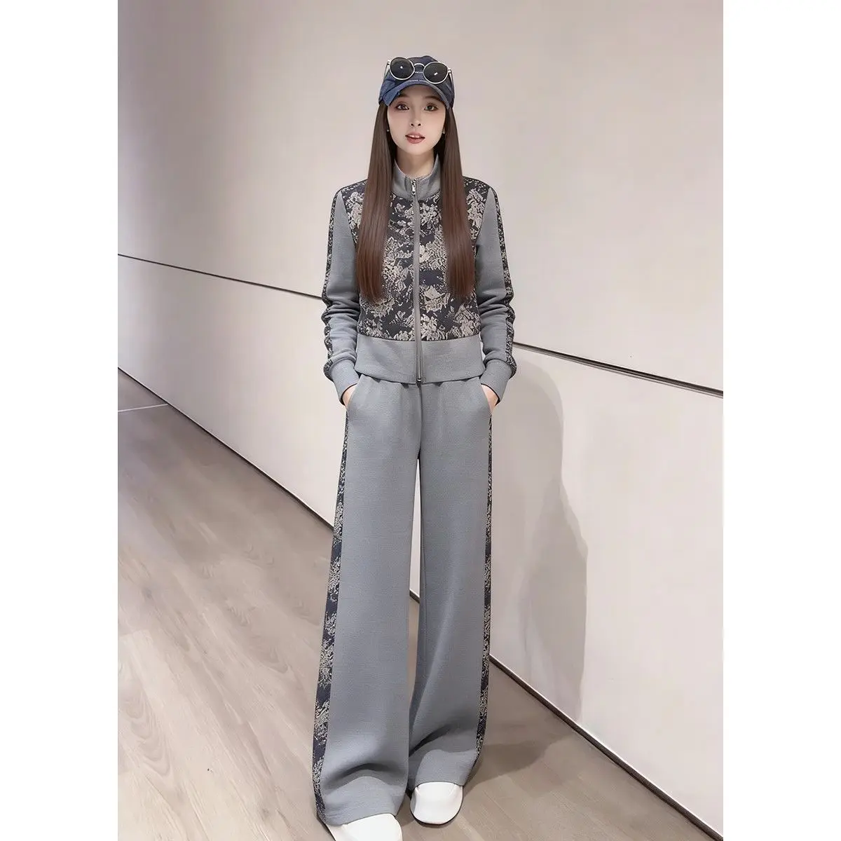 Fashionable Sportswear Set for Women Casual Style Wide Leg Pants Sweatshirt Two Piece Suite New Arrival Spring Season Polyest...
Fashionable Sportswear Set for Women Casual Style Wide Leg Pants Sweatshirt Two Piece Suite New Arrival Spring Season Polyest...