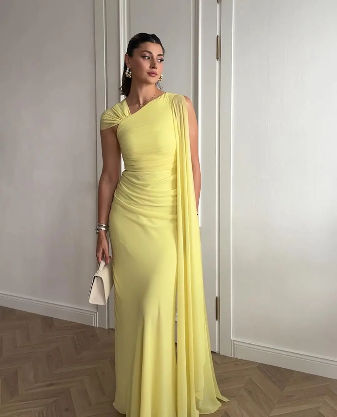 Customized Sleeveless Prom Dresses One Shoulder Pleated Chiffon Floor Length Evening Dresses Party Dresses
Customized Sleeveless Prom Dresses One Shoulder Pleated Chiffon Floor Length Evening Dresses Party Dresses
