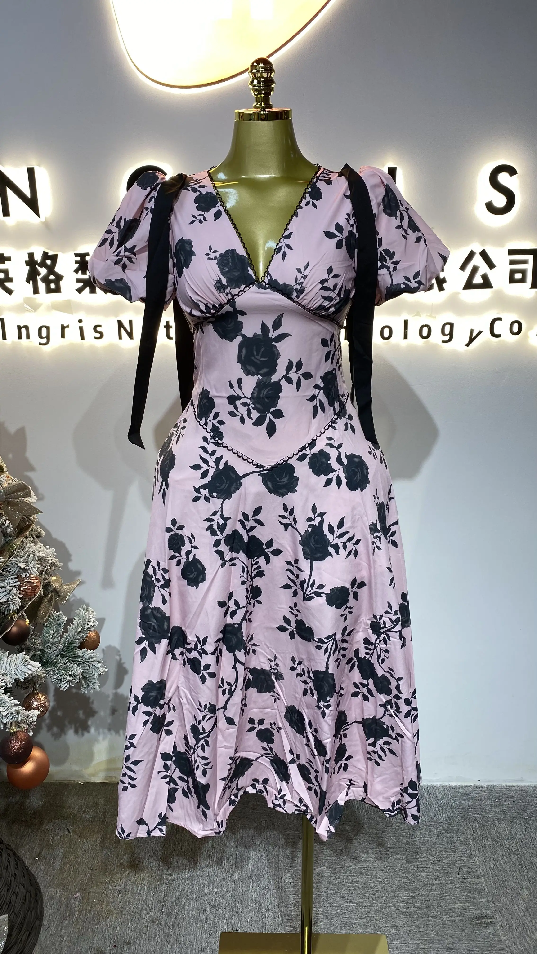 French retro style dress, new summer 2025, fashionable pink puff sleeve design, printed waist, women's long dress.-GZXX424
French retro style dress, new summer 2025, fashionable pink puff sleeve design, printed waist, women's long dress.-GZXX424