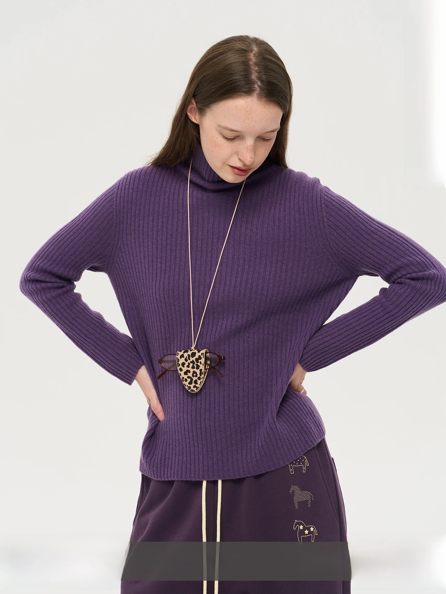 Теплый праздничный вязаный топ из 00% шерсти с высоким вырезом, базовый слой, мягкий повседневный свободный крой, длинный све, женская мода
Теплый праздничный вязаный топ из 00% шерсти с высоким вырезом, базовый слой, мягкий повседневный свободный крой, длинный све, женская мода