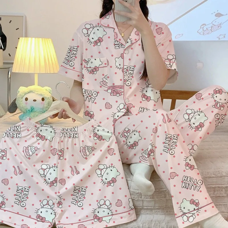Новая Студенческая Пижама Sanrio Hello Kitty, Женский Повседневный свободный и удобный костюм из трех предметов, домашняя одежда, можно носить на улице
Новая Студенческая Пижама Sanrio Hello Kitty, Женский Повседневный свободный и удобный костюм из трех предметов, домашняя одежда, можно носить на улице