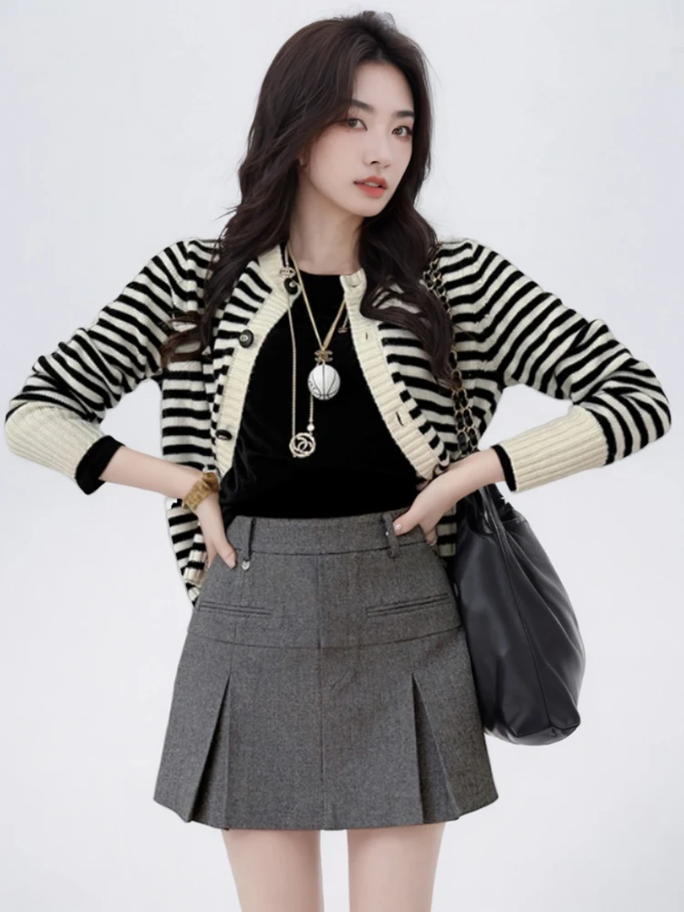 Early Spring High Waist A-Line Skirt Elegant Grey Pleated Women's Pants Skirt Good Fit Commute Anti-Wrinkle Daily Wear
Early Spring High Waist A-Line Skirt Elegant Grey Pleated Women's Pants Skirt Good Fit Commute Anti-Wrinkle Daily Wear