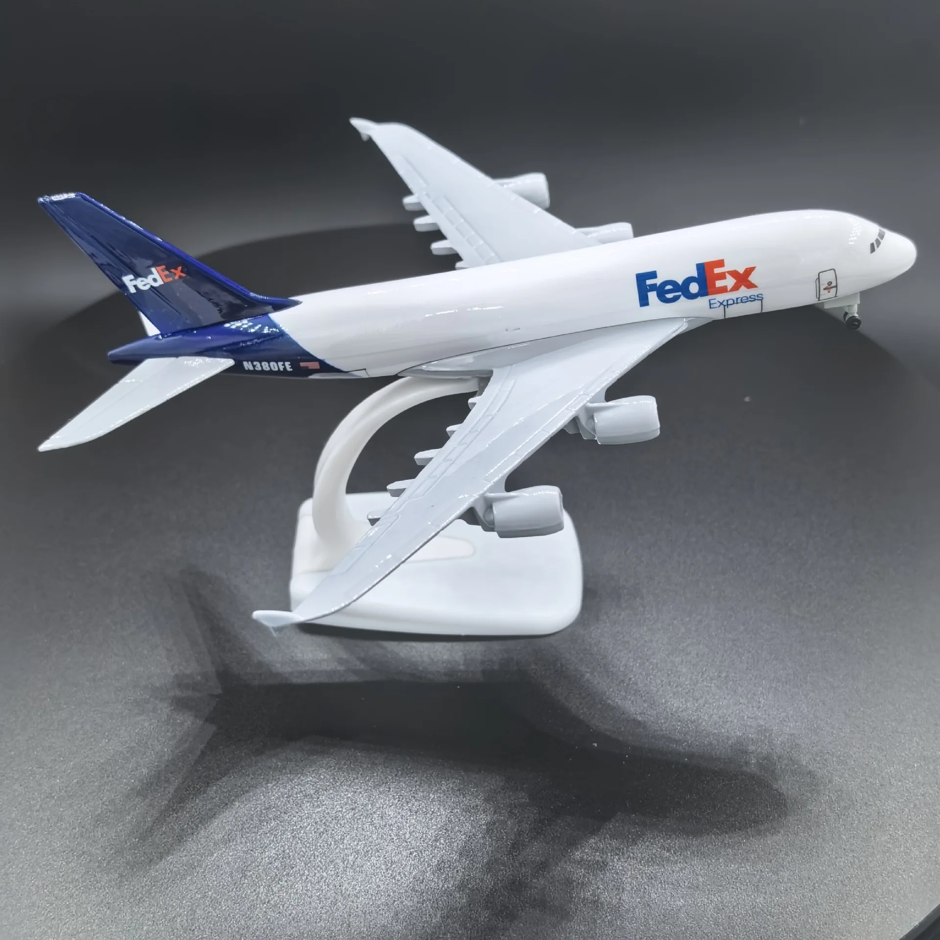 A380 Fedex Express Aircraft Model 20CM Diecast Metal Planes Boys Toys Plane Flight Machine Model Collectible Miniature Airplane
A380 Fedex Express Aircraft Model 20CM Diecast Metal Planes Boys Toys Plane Flight Machine Model Collectible Miniature Airplane
