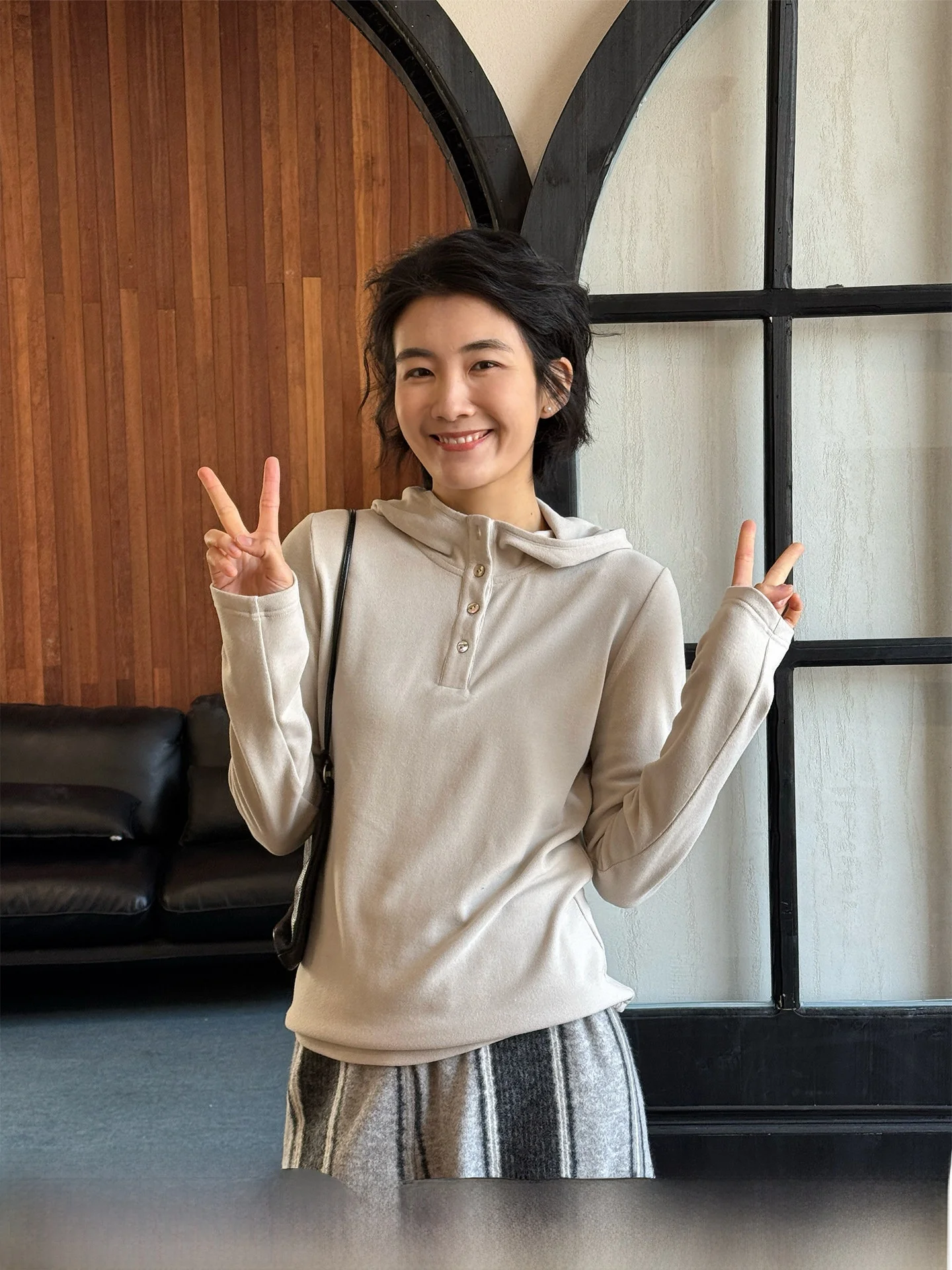 Langqing Women's Hoodie Long Sleeve Inner Wear Base Layer Shirt Spring 2026 New Arrival Standard Fit Casual Commute Style
Langqing Women's Hoodie Long Sleeve Inner Wear Base Layer Shirt Spring 2026 New Arrival Standard Fit Casual Commute Style