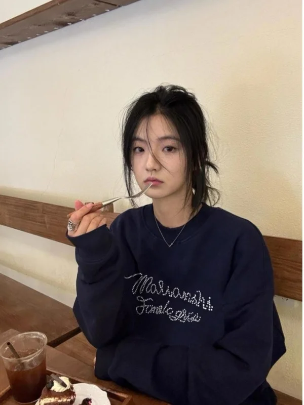 American Retro Letter Hoodie Women's Loose Long Sleeve round Neck Top High Street Early Autumn Style Street Fashion Brand
American Retro Letter Hoodie Women's Loose Long Sleeve round Neck Top High Street Early Autumn Style Street Fashion Brand