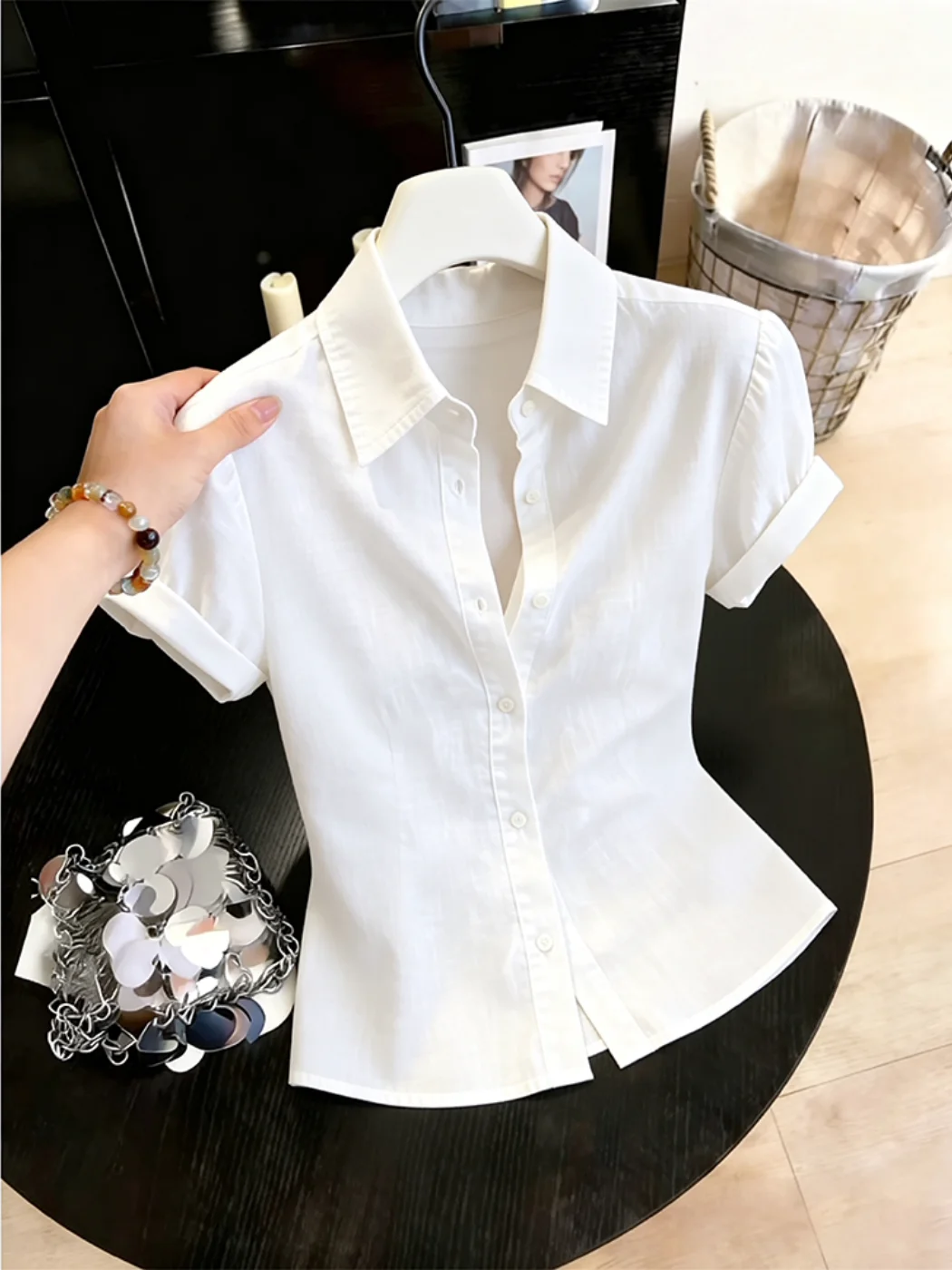 Slim Fit White Shirt Women's Simple Daily Commuting Style Summer New Fashion Turn-down Collar Top Skin-friendly Breathable
Slim Fit White Shirt Women's Simple Daily Commuting Style Summer New Fashion Turn-down Collar Top Skin-friendly Breathable