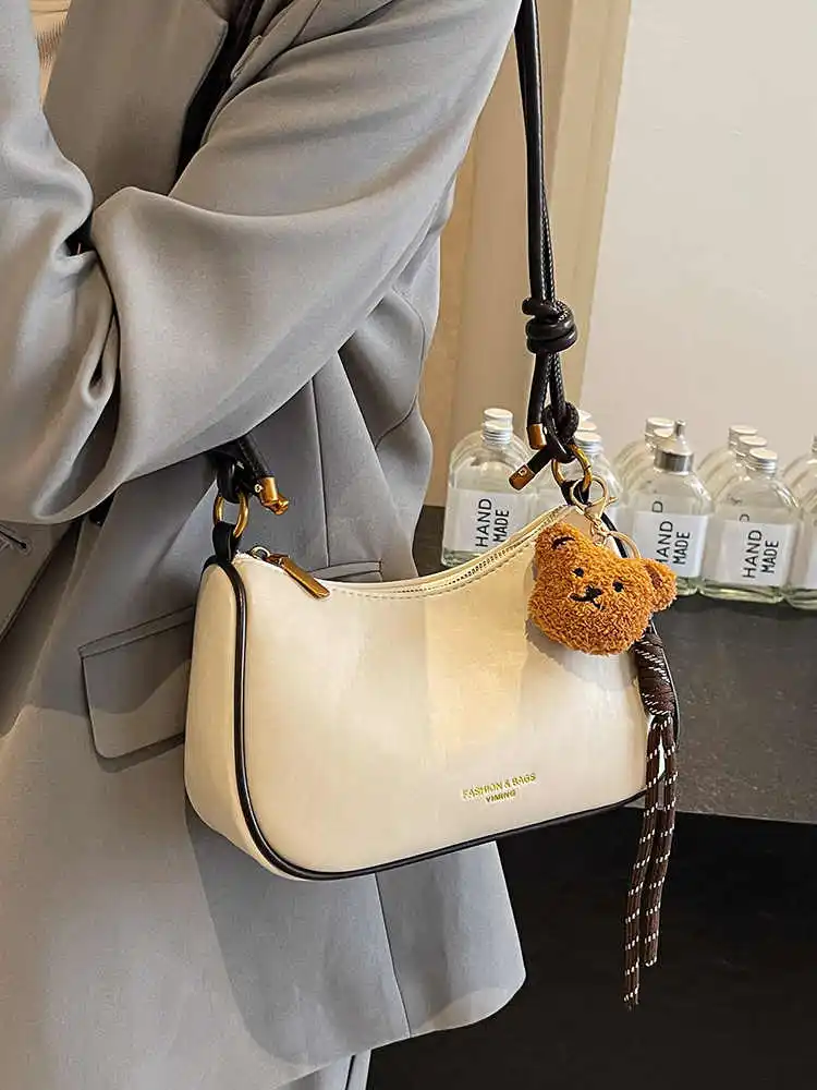 2024 New Fashion Shoulder Bags Women PU Leather Soft Pillow Bag Autumn Winter Trendy Lady Commuter Crossbody Pack
2024 New Fashion Shoulder Bags Women PU Leather Soft Pillow Bag Autumn Winter Trendy Lady Commuter Crossbody Pack